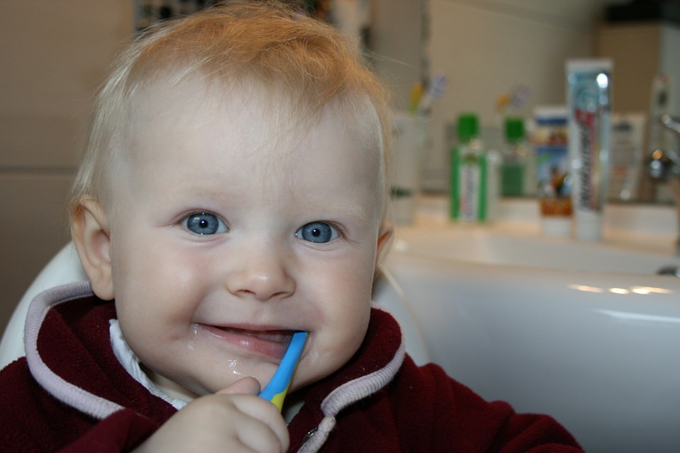 Comment aider bébé lors de sa poussée de dents ?