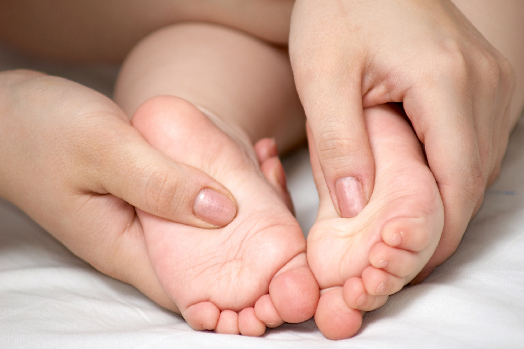 Massage bébé : les bienfaits !
